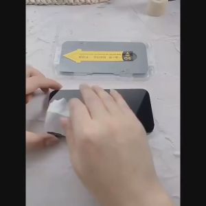 ฟิล์มกันรอย iPhone หน้าจอฟิล์มนิรภัย ความแข็ง 9H ติดฟิล์มในวินาที กำจัดฝุ่นอัตโนมัต ติดอัตโนมัติ สัมผัสที่เรียบลื่น แถมเครื่องมือสำหรับติดฟิล์ม