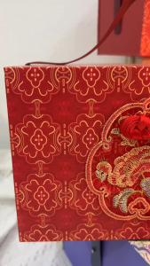 UNIGOLD The Luxurious Brocade Gift Box PU Leather Handheld Ornate Patterns Tassel Knot and Elegant Embroidery Gift