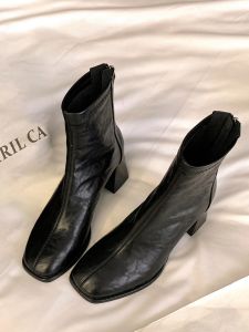 รองเท้าบูทผู้หญิงหนังวัวแท้ฤดูใบไม้ร่วง/ฤดูหนาว บูทมาร์ตินทรงสั้น หัวเข็มขัด ส้นสูง สไตล์ชิลเดอร์ รองเท้าแฟชั่นสำหรับฤดูใบไม้ร่วง/ฤดูหนาว