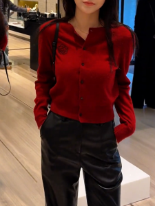 QINGNAER | Red New Year Simple Round Collar Slimming Cardigan