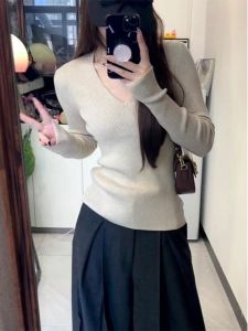 เสื้อถักสีเบจสำหรับผู้หญิง ทรงเข้ารูป คอกลม แขนยาว ฤดูใบไม้ผลิและฤดูใบไม้ร่วง เสื้อชั้นในสไตล์เกาหลี แฟชั่น