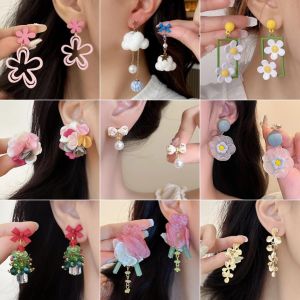 Dopamine Flower Ear Clips No Piercing Womens 2024 New Popular High-End Sensation Earrings Unique Design Elegant Jewelry