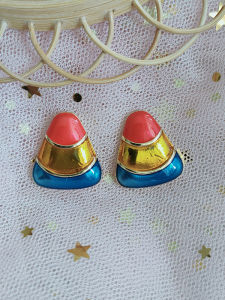 ต่างหูสามเหลี่ยมเคลือบเคลือบสีสันสดใสสไตล์ฮ่องกงสำหรับผู้หญิง ต่างหูแฟชั่นระดับไฮเอนด์ B283