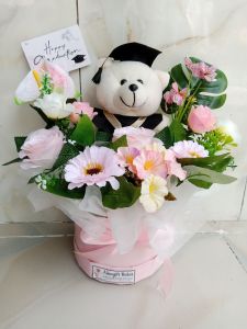 BUKET BLOOMBOX FLOWER/ BUKET BONEKA WISUDA