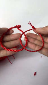 Vòng Tay Sợi Chỉ Đỏ May Mắn thắt nút Quả cầu loại Đẹp DutiOS - VNM003