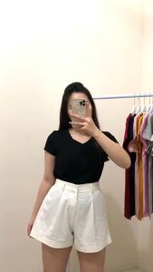 Kaos Polos V Neck Wanita Lengan Pendek: Desain Simpel & Nyaman