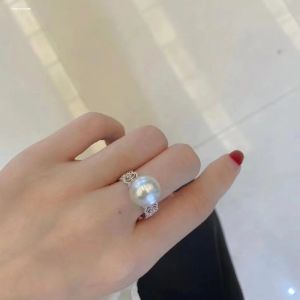 แหวนขอบลูกปัดมุกเทียมแบบกลวงสำหรับผู้หญิง LIONWEI งานฝีมือประดิษฐ์เรียบง่าย แหวนนิ้วสำหรับใส่ไปทำงานในเมือง