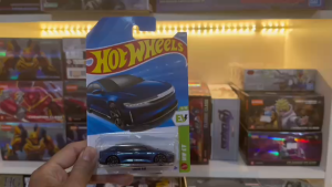 Mô Hình Xe Hot Wheels Lucid Air Blue HW Green Speed 1/64 (Card Vỉ Original)