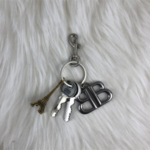 Fashionable Retro Metal Letter B Car Keychain Bag Pendant Gift Ideal for Rodeo Bags Waist Hanging Decor Accessories
