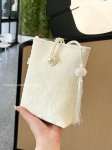 กระเป๋าโทรศัพท์มือถือCrossbodyขนาดเล็กสําหรับผู้หญิงแฟชั่นฤดูร้อนอินเทรนด์ 2024 มาใหม่ล่าสุดกระเป๋าสะพายอเนกประสงค์พร้อมหัวเข็มขัดแม่เหล็ก