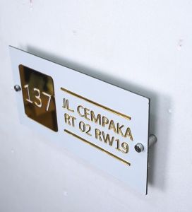 Nomor Rumah Bahan ACP White Huruf Timbul 15 x 30cm Model 03 Hiasan Dinding