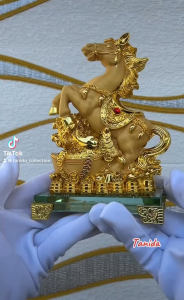 ม้าทำจากเรซิน  11x17cm  ของศิริมงคล ประดับบ้าน Tanida