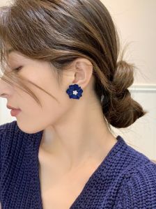 Korean Style Blue Flower Pearl Vintage Elegant High-End Feeling Ear Cuff No Piercing Mosquito Coil Tray Womens Fashion Jewelry