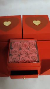 Hộp đựng dây chuyền vòng cổ vòng tay làm quà tặng bạn gái người yêu hình khối lập phương 9 hoa hồng nắp kín túi đựng
