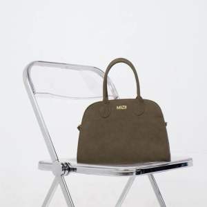 MIIZII กระเป๋า Eclairs Bag รุ่น Large ขนาด 12 นิ้ว วัสดุหนัง PU/Suede