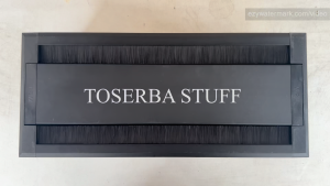GROMMET BOX DUA DUAL SISI 3 TIGA LUBANG STOP KONTAK UNTUK MEJA MEETING RAPAT KANTOR BAHAN ALUMINIUM HITAM SLOW MOTION SOFT CLOSING TUTUP PERLAHAN UKURAN 30CM 33 X 14 CM BLACK MATTE