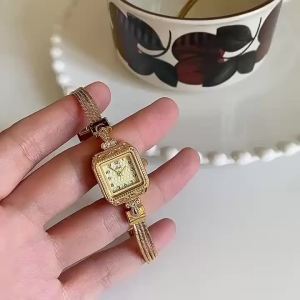 Luxury Exquisite Gold Quartz Watch Women Fashion Square Dial Diamond Ladies Watch Simple Elegant Female Clock Gift Reloj Mujer