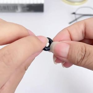 Set 2 phụ kiện gắn mắt kính chống trượt bằng silicone thiết kế tiện lợi - BIGBA