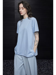 เสื้อยืดคอกลมแขนสั้นสีน้ำเงิน ทรงหลวม สไตล์ญี่ปุ่น สำหรับผู้หญิง ฤดูใบไม้ผลิ 2025 ดีไซน์เรียบง่าย สวมใส่สบาย ลำลอง