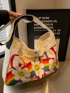 กระเป๋าผ้าใบลายดอกไม้สีรุ้งขนาดใหญ่ กระเป๋าสะพายข้างลำลอง กระเป๋าถือทรงถุงซื้อของ กระเป๋าผ้าใบลายตัวอักษร กระเป๋าใส่ของ