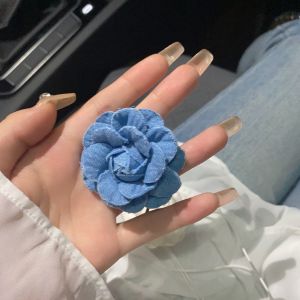 สร้อยคอจี้ดอกไม้ชานางฟ้าสไตล์ฝรั่งเศส สร้อยคอจี้ดอกไม้สีดำและขาว สร้อยคอจี้แบบอเนกประสงค์ โซ่ไหม จี้โลหะผสม จี้โลหะผสม