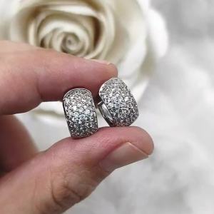 ต่างหูห่วง ฝังคริสตัลแท้ ทรงโค้ง ขนาดพอเหมาะ ตุ้มหู เครื่องประดับแฟชั่น ER1276 ValueJewelry