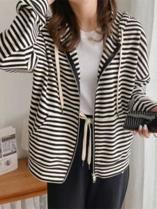 เสื้อแจ็คเก็ตฮู้ดลายทางแขนยาวสำหรับผู้หญิง ฤดูใบไม้ผลิและฤดูใบไม้ร่วง สไตล์เกาหลี ทรงหลวม ลำลอง เสื้อคาร์ดิแกนเปิด