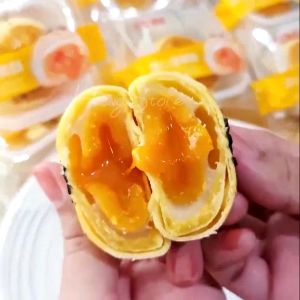 ขนมเปี๊ยะไข่เค็มลาวาไต้หวัน