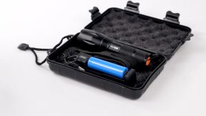 Paket Senter LED Flashlight Cree XM-P50 + Baterai + Charger - E17 8000 lumens 5 mode material alumunium alloy Lampu Kemah super terang