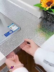 Kitchen aluminum foil sticker Waterproof tinfoil sticker Oil resistant cooktop sticker Window counter drawer desktop self-adhesive aluminum foil wallpaper high temperature oil smoke sticker Kitchen wall sticker DIY decoration