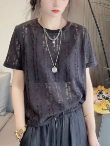 WANGGONGZHU | เสื้อยืดคอกลมแขนสั้นทรงหลวมสำหรับผู้หญิงในช่วงฤดูร้อน แฟชั่น ทรงเข้ารูป เสื้อผ้าทำงานสไตล์เกาหลี สีสันสดใส ทรงพอดีตัว