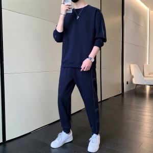 ROMON | ชุดกีฬาลำลองสำหรับผู้ชาย ฤดูใบไม้ผลิและฤดูใบไม้ร่วง ใหม่ล่าสุด แฟชั่นวัยรุ่น เสื้อสเวตเตอร์คอกลม ชุดวิ่ง 2 ชิ้น วัสดุโพลีเอสเตอร์ 100%