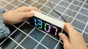 Đồng hồ báo thức LED  Đồng hồ sáng tạo thông minh bằng giọng nói hiển thị chế độ xem 12/24h