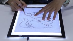 กระดานวาดภาพ LED A4 ผ่าน USB การป้องกันแสง 3 ระดับ กระดานเขียนแผ่นดราฟ ราคาประมาณ 299 บาท