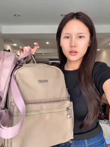 CH-78932 กระเป๋าเป้ ผ้าไนล่อนอย่างดี  ขนาด: ฐาน 10" (สูง 12")  💼 ฟังก์ชันการใช้งาน  4 ซิป + 2 ช่องด้านข้าง  ด้านในมี 2 ช่องซิป  🌈 สีสัน  มีให้เลือก 5 สี สวยงามทุกสี  📦 รายละเอียดเพิ่มเติม  กระเป๋าเป้ ผ้าไนล่อนอย่างดี รุ่นใหม่ น้ำหนักเบามากค่ะ