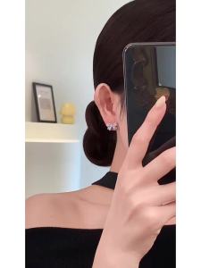 kuina | Crystal Bow Earrings Silver Pin