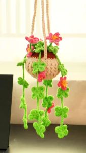 CHẬU HOA CỎ BỐN LÁ BẰNG LEN TREO XE - DECOL- TRANG TRÍ