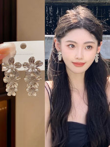 Elegant Floral Spiral Clip-On Earrings for Women French Vintage No Piercing Unique Design Personality Jewelry Ear Decor