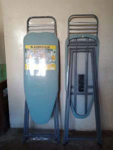 Ironing board 30" U stand (kabayo)durable adjustable minimum 31" maximum 33" height . lean on your wall.ironing large items easier easy to carry weight for moving around durable fabric