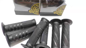 ปลอกแฮนด์มอเตอร์ไซค์ มีสีมาใหม่ ปลอกมือ ยางเกรดเอ สินค้าคุณภาพ ใส่กับ มอเตอร์ไซค์ ได้ทุกรุ่น ทุกยี่ห้อ ปลอกมือจักรยานยนต์ ปลอกมือจักรยาน - Lazada