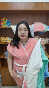 ผ้าขนหนูคลุมอาบน้ำ ชุดคลุมอาบน้ำ ชุดคลุม เนื้อผ้านิ่มสบาย เช็ดตัว+เสื้อคลุม ดูดซับน้ำได้ดี กำมะหยี่ปะการัง ไม่เป็นขุย