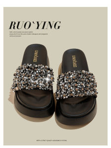 รองเท้าแตะส้นแบนหนาสำหรับผู้หญิง ทรงสวมสบาย สไตล์ลำลอง ฤดูร้อน 2024 รองเท้าแตะส้นแบนทรงหัวเหลี่ยมประดับเพชร ขนาดใหญ่ รองเท้าแตะสวมสบาย