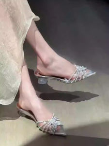 รองเท้าแตะส้นสูงแบบเปิดหน้าเท้าแบบใหม่สำหรับฤดูร้อนที่ใส่สบายสำหรับผู้หญิงพร้อมหัวเข็มขัดประดับเพชรและพื้นยางสำหรับงานวันเกิดและงานแต่งงาน