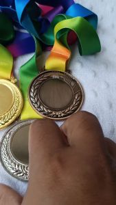Medali set isi 3 emas perak perunggu Peghargaan Kejuaraan Motif pengait ukir bahan logam Aloy Zink