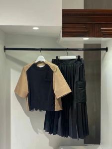 เสื้อยืดคอกลมแขนสั้นผ้าถักหลวมๆ สำหรับผู้หญิง FOG SACAI ฤดูใบไม้ผลิและฤดูร้อน 2024 ทรงใหม่ ทรงเข้ารูป ทรงหลวม ทรงเข้ารูป