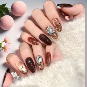 เล็บปลอมสีส้มวินเทจ 10 ชิ้น สีน้ำตาลเข้ม ความยาวปานกลาง ลายเสือดาวสุดหรูสำหรับฤดูใบไม้ร่วงและฤดูหนาว พร้อมอุปกรณ์ 4 ชิ้น และแผ่นกาวติดเล็บ