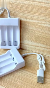 Charger Baterai 3 Slot USB Cas Isi Ulang Rechargeable Battery AA A2 / AAA A3 Desktop Charging