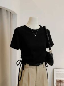 เสื้อยืดแขนสั้นทรงเข้ารูปสไตล์อเมริกันสำหรับผู้หญิงในช่วงฤดูร้อน ดีไซน์เซ็กซี่ คอตั้ง ดีเทลเชือกผูก ทรงเข้ารูป