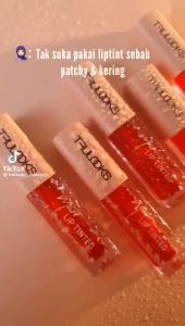 TRULOOKS MOIST LIP TINTED / MAKE UP ITEM