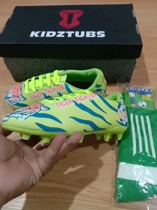 Paket Komplit Sepatu Bola & Kaos Kaki Anak Usia 6-10 Tahun